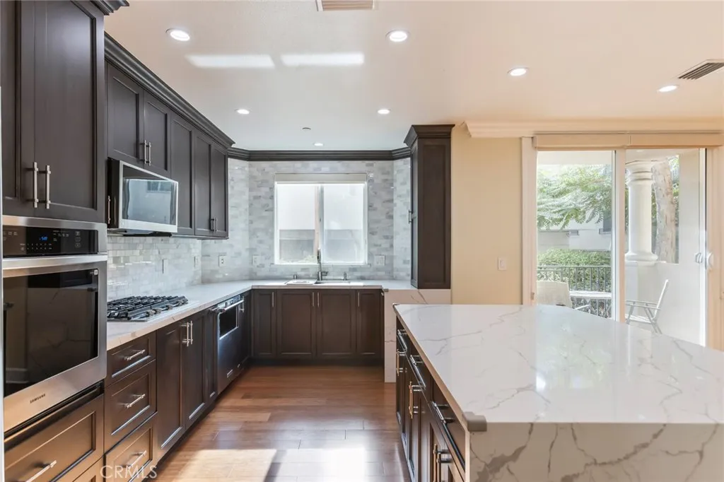 5305 Bellingham Avenue 103, Valley Village, California 91607 home-pic-6